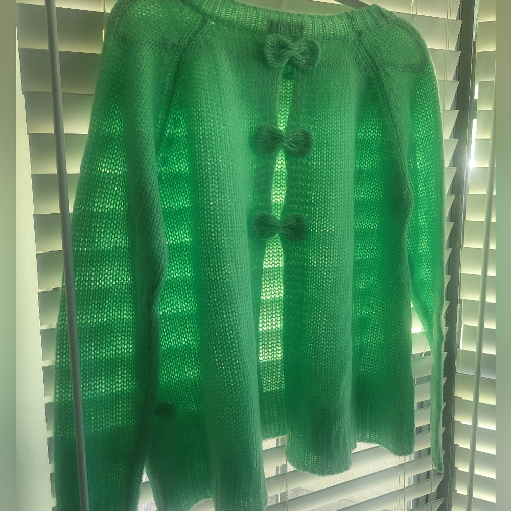 NWOT Pretty Green Sweater with Bows on Open Back 💚